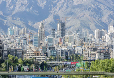  قیمت آپارتمان در مناطق ۲۲ گانه تهران را ببینید